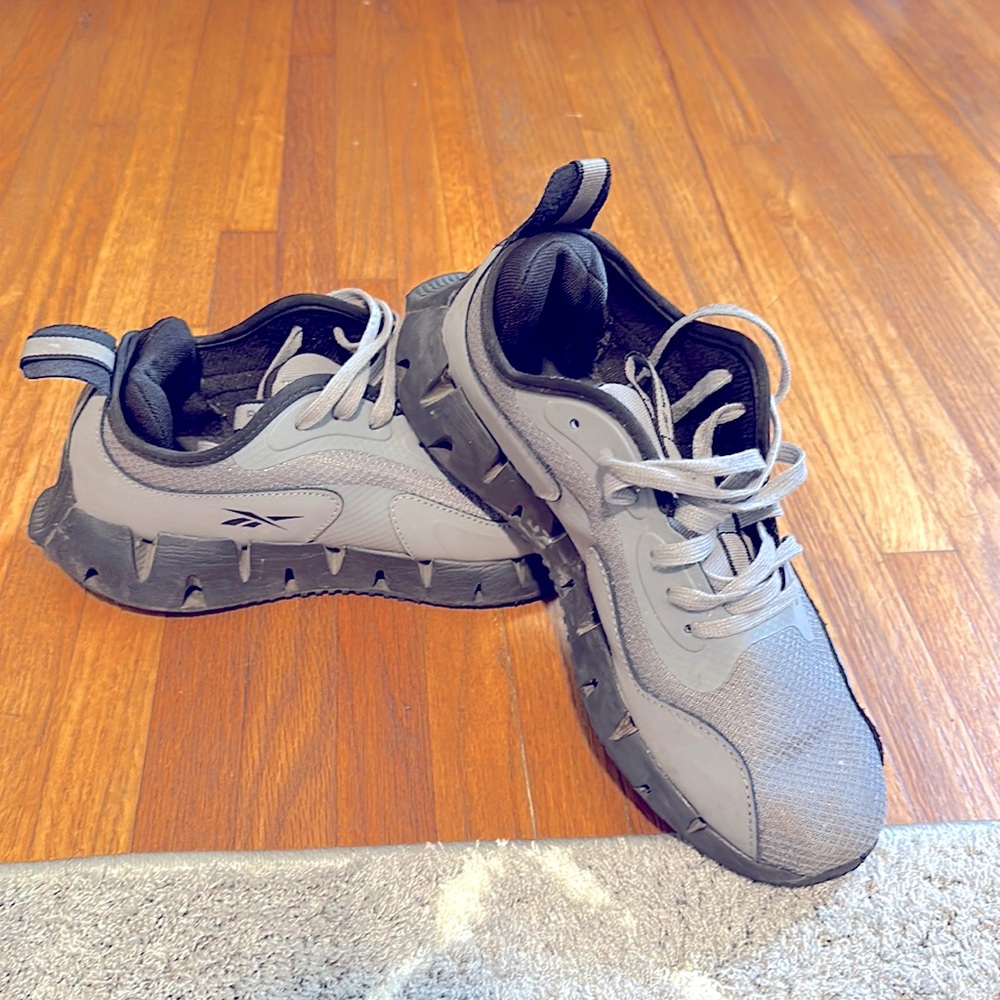 Gray and black men’s Reeboks size 8 1/2